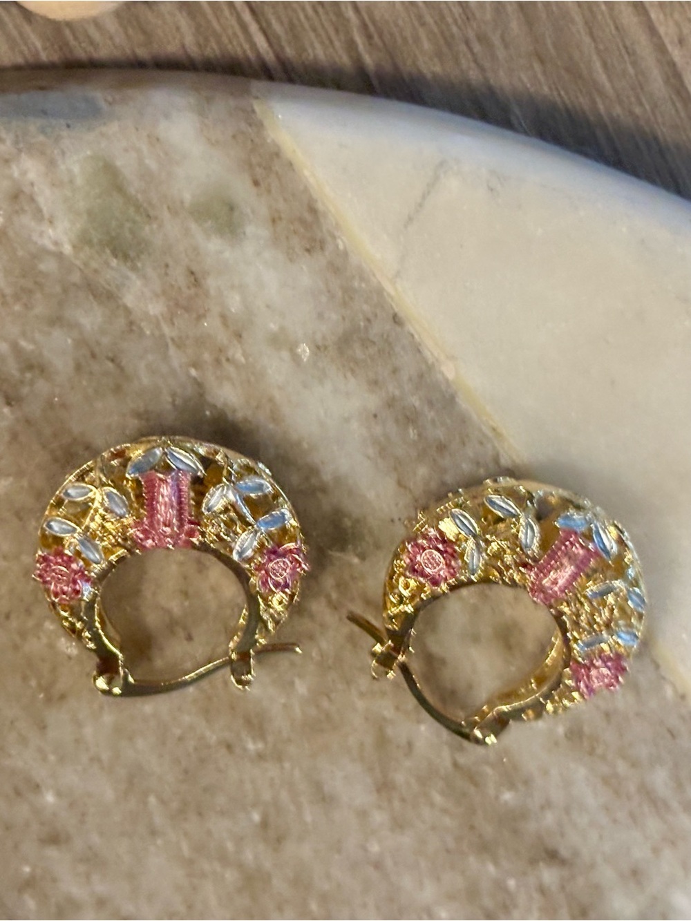 Gold-Tone Pink Floral Hoop Earrings w/ firefly accents 💗